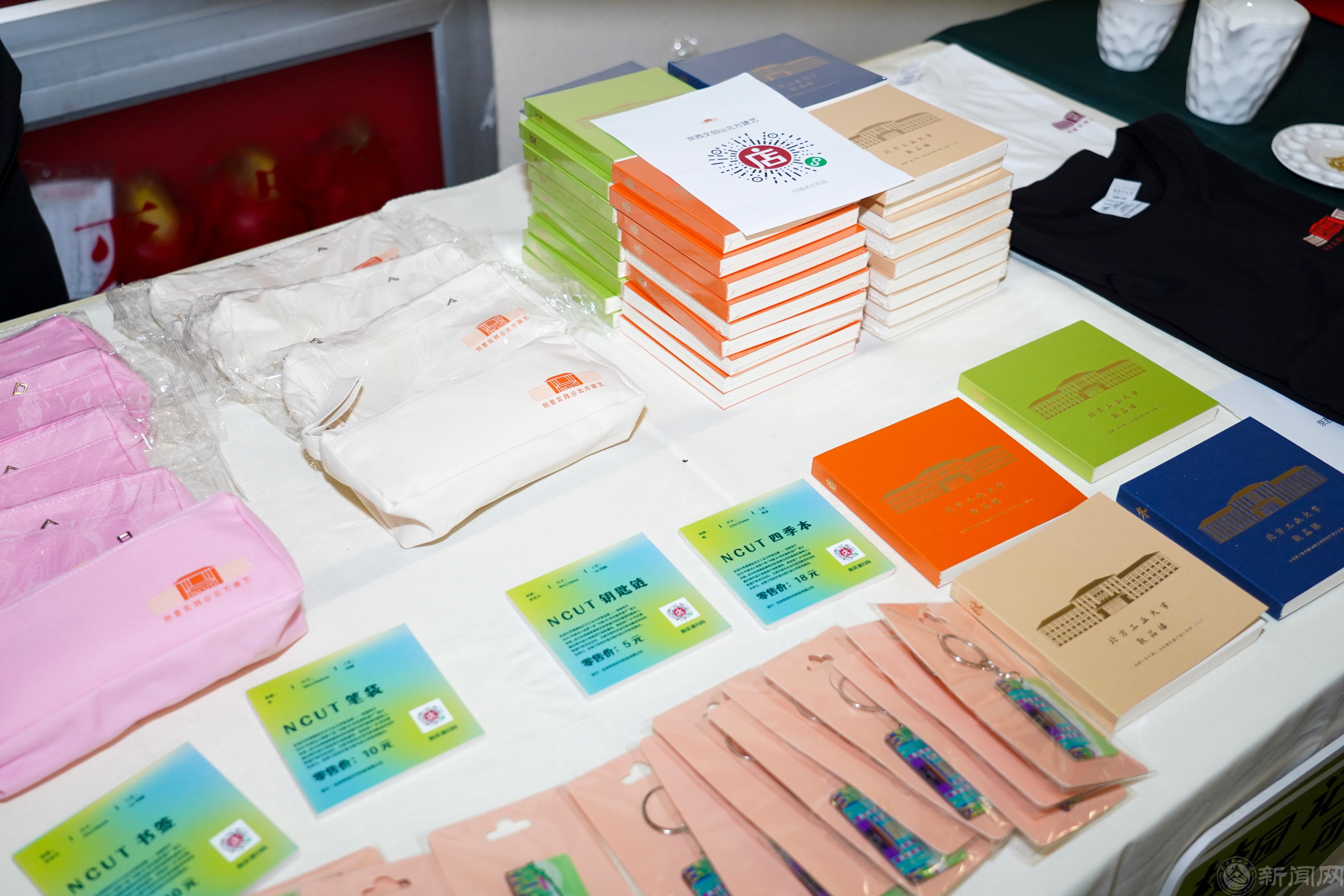 新闻配图-文创展1.jpg
