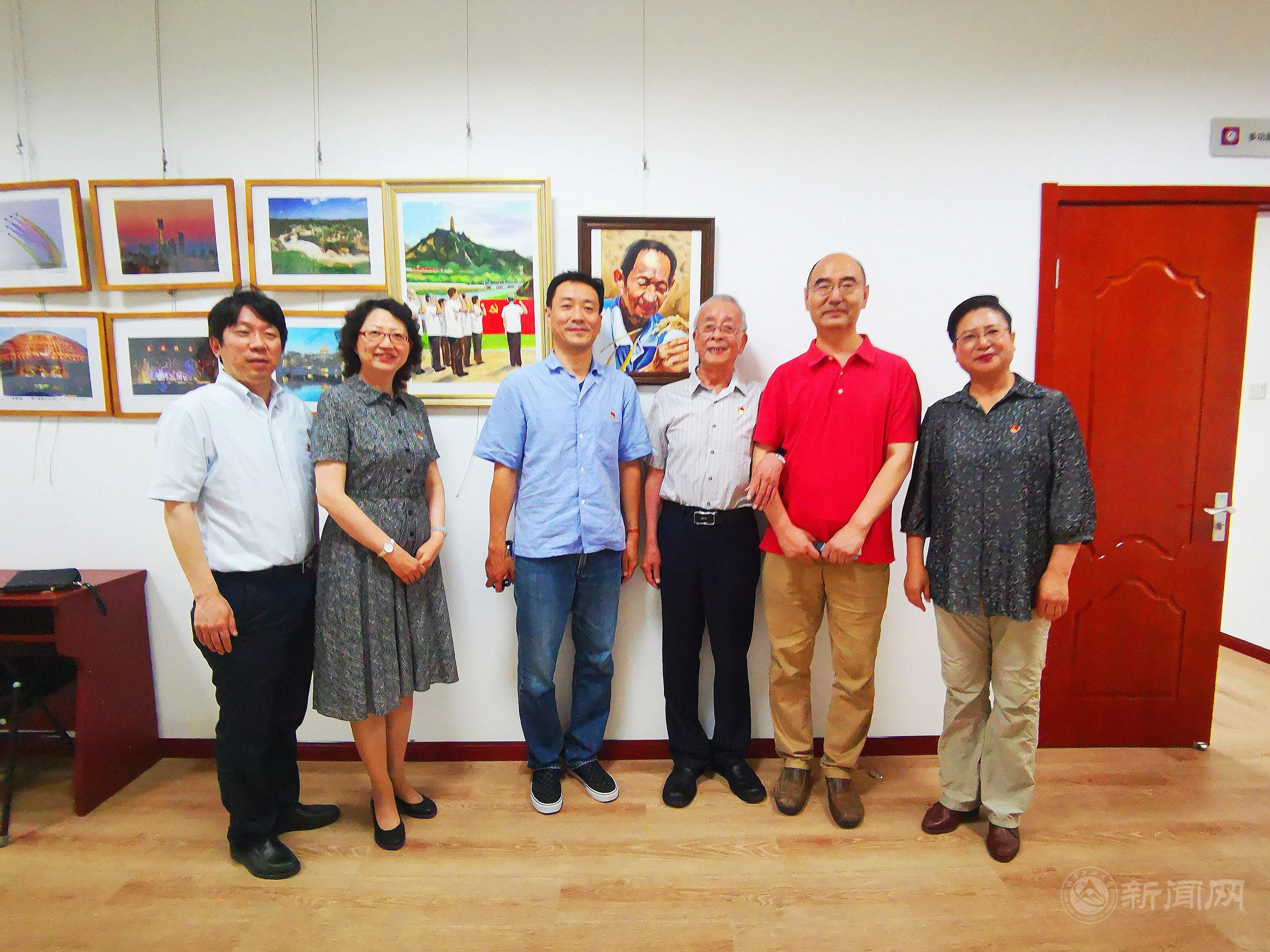 观展.jpg
